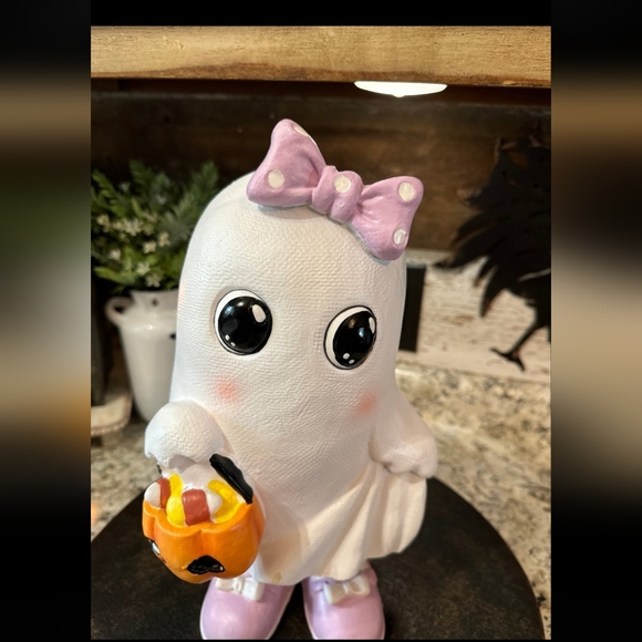 Ghost girl with purple bow - Picture 2 of 4